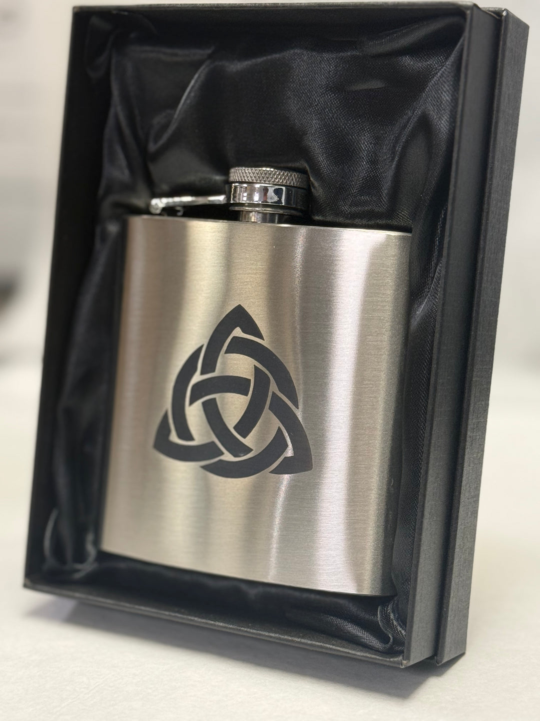 Celtic Knot Sporran Flask - 6oz