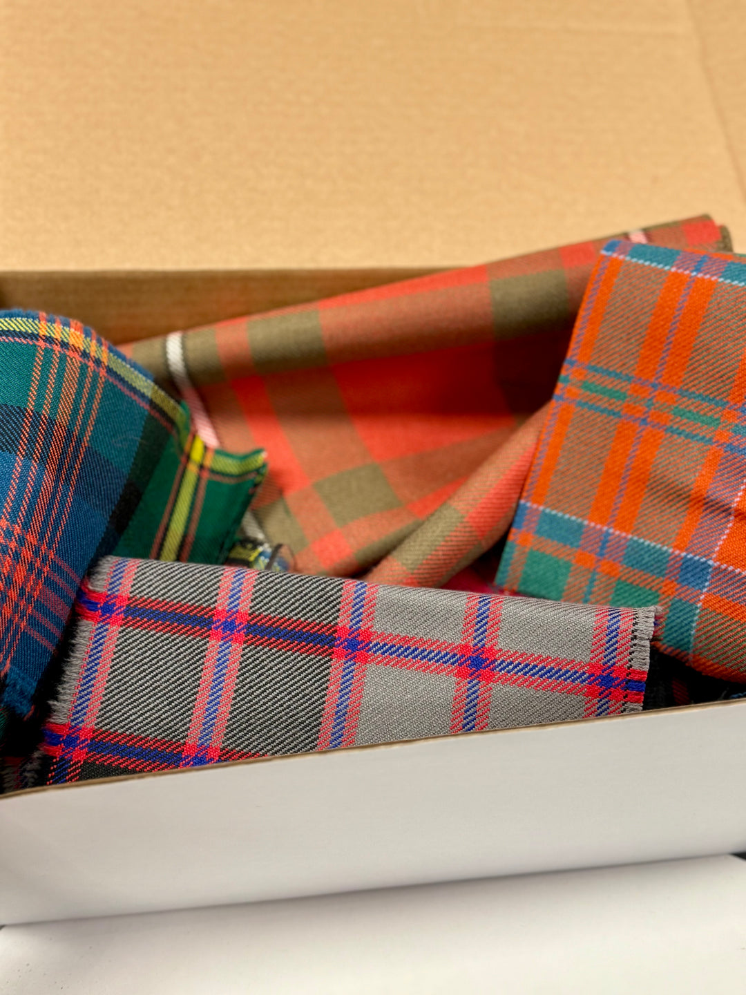 1KG Tartan Boxes